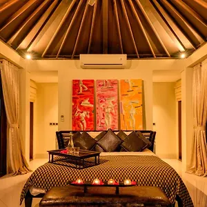 https://villa-one-seminyak.ubudhotelsnow.com